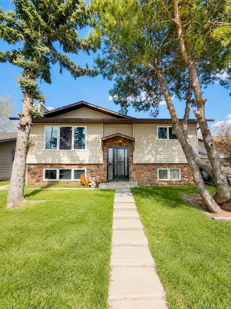 Photo of 252 fallswater Road NE, Calgary